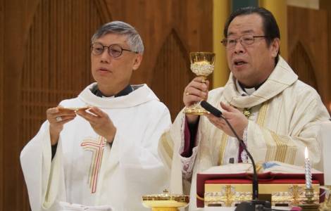 Il Vescovo Stephen Chow (a sinistra) e il vescovo Giuseppe Li Shan